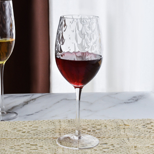Verre à vin rouge personnalisé à long pied, en cristal transparent soufflé à la main, texture ondulée, écologique et moderne, compatible <span class=keywords><strong>lave</strong></span>-<span class=keywords><strong>vaisselle</strong></span>, Samyo - Product Image 1