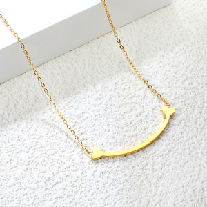 Collier minimaliste en acier inoxydable 18k avec pendentif clavicule incurvé pour femme, idéal comme cadeau - Product Image 1
