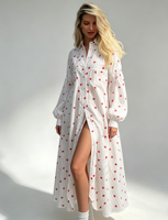 Robe chemise respirante haute densité pour femme, motif cœur artisanal, esthétique resort, silhouette oversize, tenue décontractée pour femme