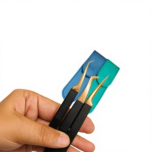 Pinzas de Cejas Portátiles Compactas con Punta Inclinada, Kit de Maquillaje de Viaje - Marca Personalizada Modelo 219 Hecho en Pakistán, Fácil Aplicación - Product Image 1
