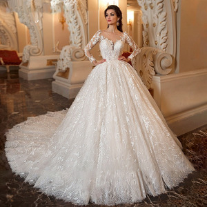 Princess Ball Gown Wedding Dress Sweetheart Neckline Long Train Vintage White Bridal Dress - Product Image 4