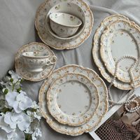 Service de table en céramique dorée baroque vintage français, assiettes en porcelaine festonnées, tasses à thé, soucoupes, plat ovale pour mariage, vente en gros