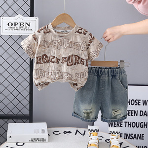 Ensemble deux pièces été pour garçons : T-shirt et short en jean déchiré avec lettres imprimées – Vêtements pour tout-petits – Grande Vente - Product Image 3