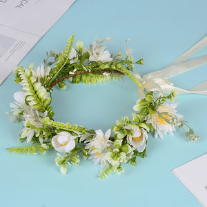 Serre-tête ajustable fait main en rotin vert bohème avec fleur de chrysanthème et boucle, bandeau floral blanc pour femme - Product Image 5