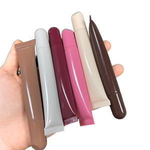 Gloss à lèvres végétalien longue tenue brillant avec logo personnalisé MLM, hydratant, soin minéral, repulpant - Product Image 2