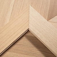 Parquet en bois d'ingénierie à trois couches en chêne blanc, motif en arête de poisson, moderne, lisse, imperméable, système de clic pour villa, entrepôt, salon