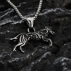 Yunnique – collier avec pendentif loup en acier inoxydable pour hommes, style viking celtique, bijoux à breloques animales, accessoire de mode - Product Image 1