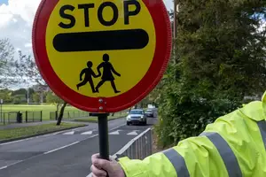 Schul-Übergangs-Stoppschild reflektierendes Verkehrsschild handgeführte Stoppschilder