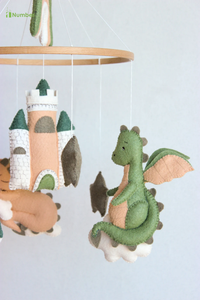 <span class=keywords><strong>Cuento</strong></span> <span class=keywords><strong>de</strong></span> hadas respetuoso con el medio ambiente hecho a mano Castillo Animal <span class=keywords><strong>fieltro</strong></span> juguetes personalizado dragón bebé cuna móvil para decoración <span class=keywords><strong>de</strong></span> guardería - Product Image 3