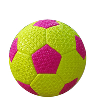 Mini ballon de football promotionnel pour enfants, en PVC de 2,5 mm, pour la thérapie d'intégration sensorielle, taille deux, surface texturée tissée, idéal comme cadeau.
