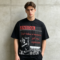 Maßgeschneiderte Markenkleidung: Streetwear T-Shirt mit Fotodruck, Used-Look, Strass und Löchern im Boxy-Stil