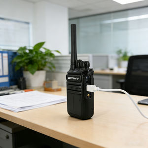 ETMY ET-699 Walkie Talkie UHF de 5W con USB, Resistente al Agua IP67, Radio Bidireccional de 3km de Alcance para Seguridad en Exteriores, Viajes, Montaña y Eventos - Product Image 5