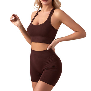 Ensemble de fitness 2 pièces côtelé sans couture, respirant et prêt à être expédié, pour <span class=keywords><strong>femme</strong></span>, avec effet push-up, idéal pour le <span class=keywords><strong>yoga</strong></span> et les sports de plein air - Product Image 2