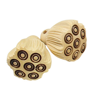 Colgante de madera de boj con forma de vaina de loto, 13x15mm, tallado en madera, para joyería o como amuleto para teléfono. - Product Image 4