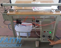 Machine de scellage pneumatique semi-automatique professionnelle à refroidissement par eau pour sacs en plastique, idéale pour l'emballage de papier toilette, de serviettes et de films.