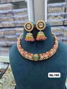 Ensemble de colliers Rajwadi multicolores, look très traditionnel, pour femmes, ensemble de bijoux plaqués or traditionnels. - Product Image 2