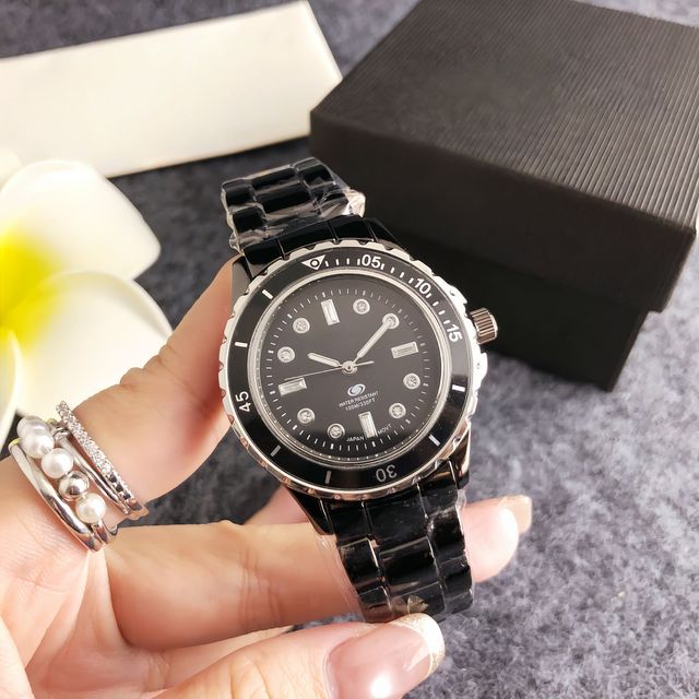 Elegant Women's Watch Colorful Gem Inlay Bezel Alloy Material Customizable Waterproof Diver Style