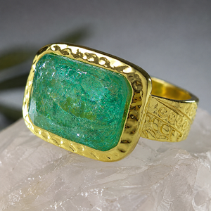 Anello retrò con pietra verde incisa, design con motivo tribale, gioiello alla moda per l'uso quotidiano - Product Image 4