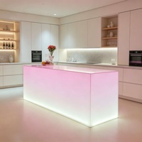 Îlot de cuisine en acrylique translucide haute brillance avec éclairage LED, design moderne, plan de travail lumineux, taille personnalisée pour résidence haut de gamme