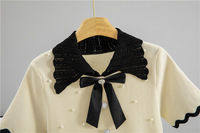 Robe Polo Élégante Noire Unie en Maille pour l'Été avec Col en Dentelle Blanche, Nœud et Ornements de Perles - Tenue Décontractée et de Soirée