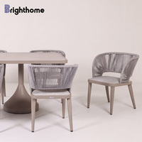 Nouvel ensemble de mobilier de jardin en aluminium pour hôtel, table et chaises d'extérieur imperméables avec coussins fixes