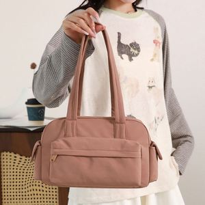 Grands sacs à bandoulière décontractés en nylon résistant pour femmes, sac fourre-tout portable pour le travail et les voyages avec poches zippées - Product Image 1