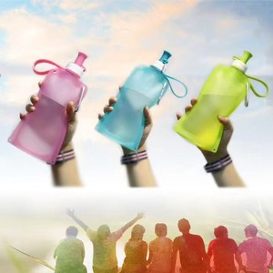 Bouteille d'eau pliable en silicone 550 ml - Portable, légère, durable, réutilisable, écologique pour les activités de plein air et les voyages - Product Image 3