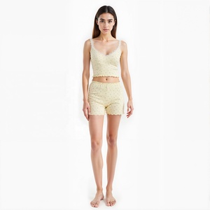 Logotipo personalizado Color <span class=keywords><strong>blanco</strong></span> Correa de espagueti Frente con cordones <span class=keywords><strong>Tirantes</strong></span> de satén Crop Tank <span class=keywords><strong>Top</strong></span> y pantalones cortos Conjunto de pijama sexy para mujeres - Product Image 4