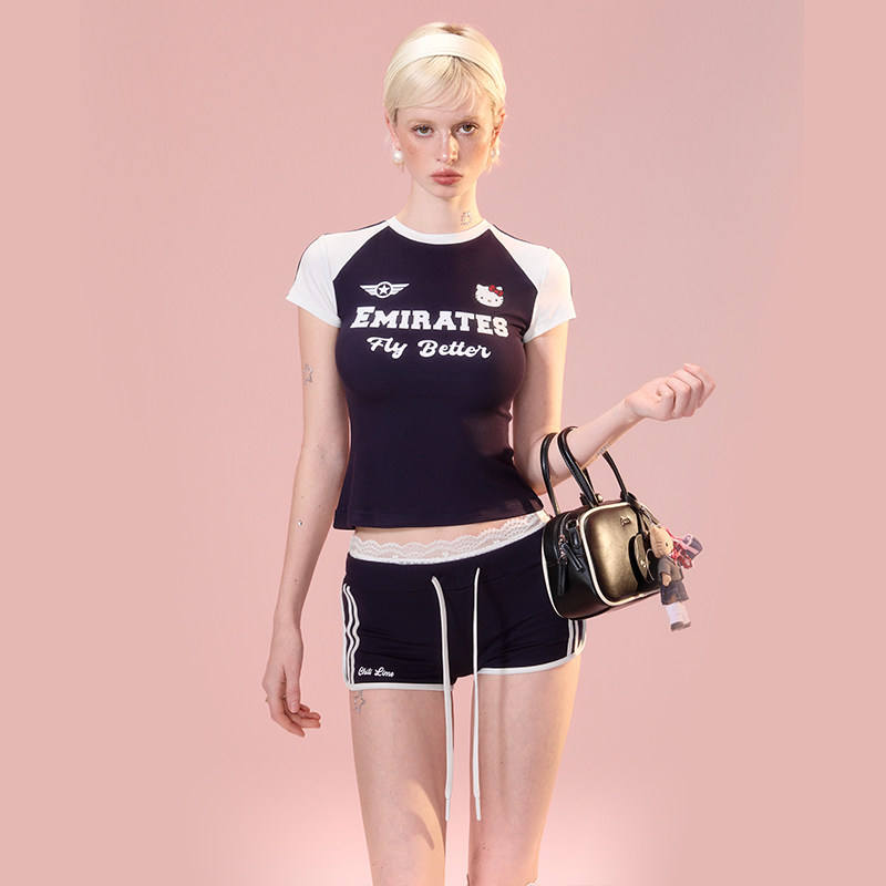 เสื้อยืดสีน้ำเงินกรมท่า