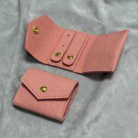 Beige blanc rose Ultra microfibre petit anneau pendentifs bijoux emballage sacs bouton doré Style soutenant les couleurs de Logo personnalisé