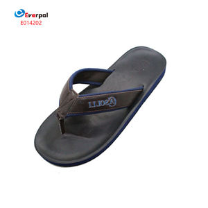 Sandales en cuir à rivets avec sangle en PU et semelle EVA pour hommes – Claquettes d'été haut de gamme en TPR - Product Image 2