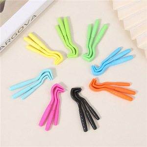 Nouvel outil de suppression des puces et tiques pour chiens et chats, extracteur de puces en plastique pratique pour le toilettage et le nettoyage des animaux - Product Image 1