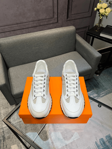 พื้นรองเท้าแบบมีปุ่มยึดเกาะ  วัสดุผสมที่ทนทานต่อการลื่นไถล  โครงสร้างวัสดุผสม  รองเท้าสำหรับใช้ในชีวิตประจำวัน  ระบบลดแรงกระแทก  วัสดุที่นุ่มสบาย - Product Image 1