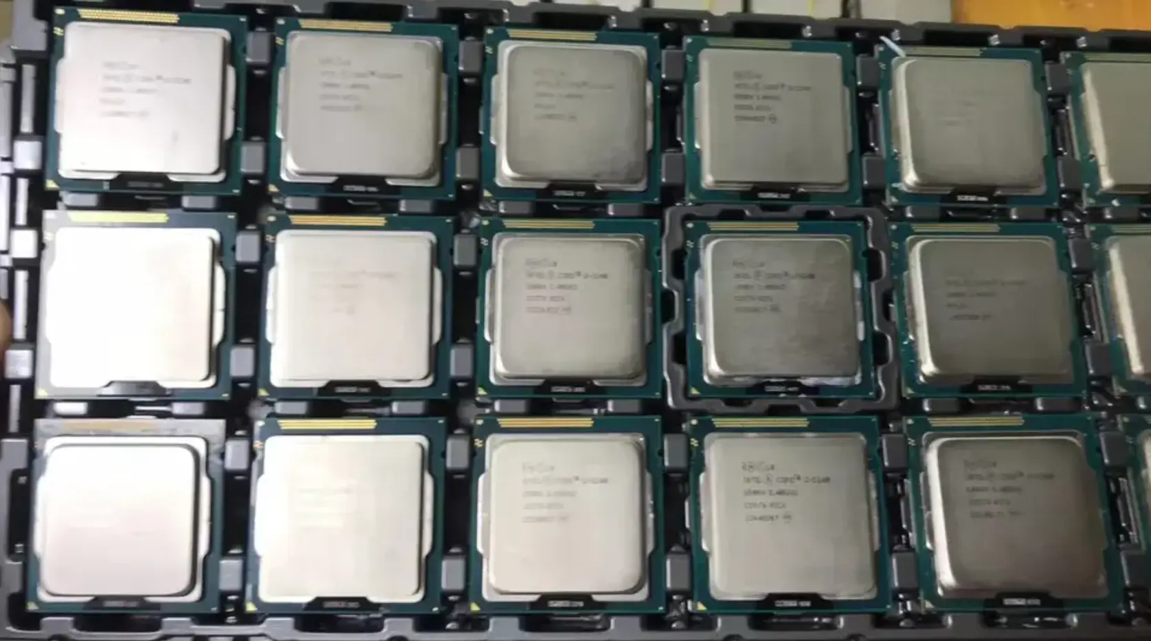 معالج كمبيوتر سطح المكتب Intel Core i3-10100 رباعي النواة 6 ميجابايت حتى 3.6 جيجاهرتز LGA1200