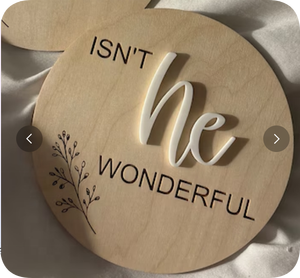 Scheinen Sie nicht wunderschön zu sein? |   Schild „Ist er nicht wunderbar?“ zur Geburtsankündigung und Geschlechtsoffenbarung, Foto-Requisite, Holzschild - Product Image 2