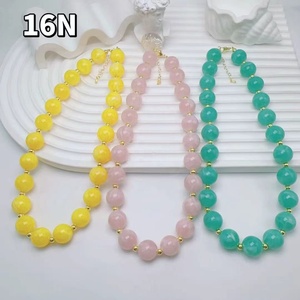 Collier de perles rondes colorées en acrylique style bohème épais de 16 mm pour femmes, idéal pour l'été et la plage - Product Image 3