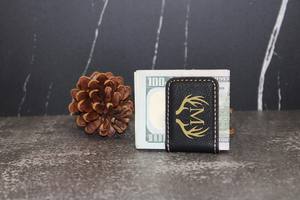 Fermasoldi personalizzati in pelle PU laserabile bianca di 1 3/4 "X 2 1/2"-regalo per lui e per i testimoni dello sposo - Product Image 2