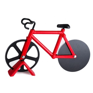 ใบมีดตัดพิซซ่าสแตนเลสอย่างดี ไม่ติดกระทะ พร้อมขาตั้ง รูปทรงจักรยาน - Product Image 3