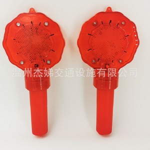 ไฟเตือนก่อสร้างแบบ LED สีแดงกระพริบ IP65 ใช้พลังงานจากแบตเตอรี่ ไฟสัญญาณกรวยจราจร รุ่น 008 - Product Image 3