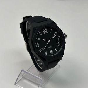 Nuevo Reloj para Hombre con Logotipo Personalizado, Movimiento de Cuarzo, Correa de Silicona, Minimalista, Color Blanco Mate y Negro, Etiqueta de Polígono de Dibujos Animados - Product Image 2