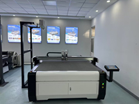 Machine de découpe automatique à couteau oscillant CNC Supercnc SC-1325 380V 3 phases pour cuir/papier/caoutchouc/tapis/tissu en carbone