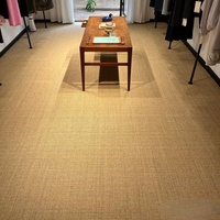 Tapis en sisal naturel doré clair pour boutique de vêtements, zone de réception centrale, espace d'exposition, magasin de détail, décoration de sol commercial