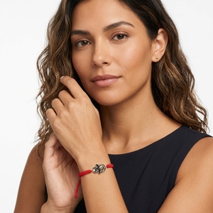 Braccialetto di Moda Bicolore con Mano di Hamsa e Occhio Rosso, Cordoncino Intrecciato Regolabile, Amuleto Portafortuna e Protezione - Product Image 4