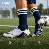 Chaussettes de football antidérapantes double adhérence, blanc et bleu marine, à rayures de football, pour terrain, conformes aux spécifications des acheteurs, développement en usine, programme de vente en gros