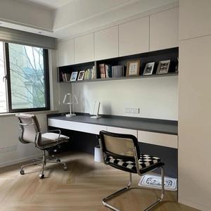 <span class=keywords><strong>Bureau</strong></span> informatique intégré sur mesure optimisant l'espace avec bibliothèque, étagères réglables en mélaminé, idéal pour petit <span class=keywords><strong>bureau</strong></span> à domicile ou coin d'étude - Product Image 1
