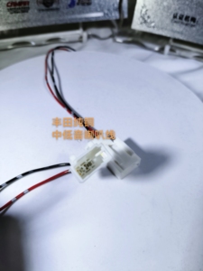 สายลำโพงรถยนต์สภาพใหม่พร้อมขั้วปลายสายสีแดงและสีดำ - Product Image 6