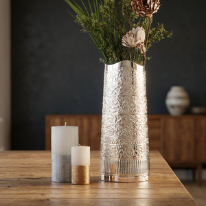 Moderno Florero de Metal Plateado Hecho a Mano para Bodas - Product Image 2