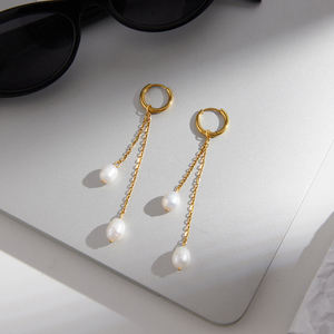 J&D Jewelry Elegantes Pendientes Huggie con Borlas de Perlas de Agua Dulce Desmontables, Chapados en Oro de 18K, Joyería Colgante Impermeable para Mujer - Product Image 5