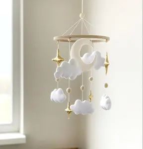Einfache handgewebte Nebula-Stil vliesstoff Windschallhänger hängende Bettklingel Kinderzimmer Geschenk Bambus-Kreis Filz-Spielzeug