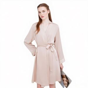 Robe de nuit en soie pure à 100 % pour femme, manches longues, sexy, luxueuse, avec logo thermique sur le devant - Product Image 1